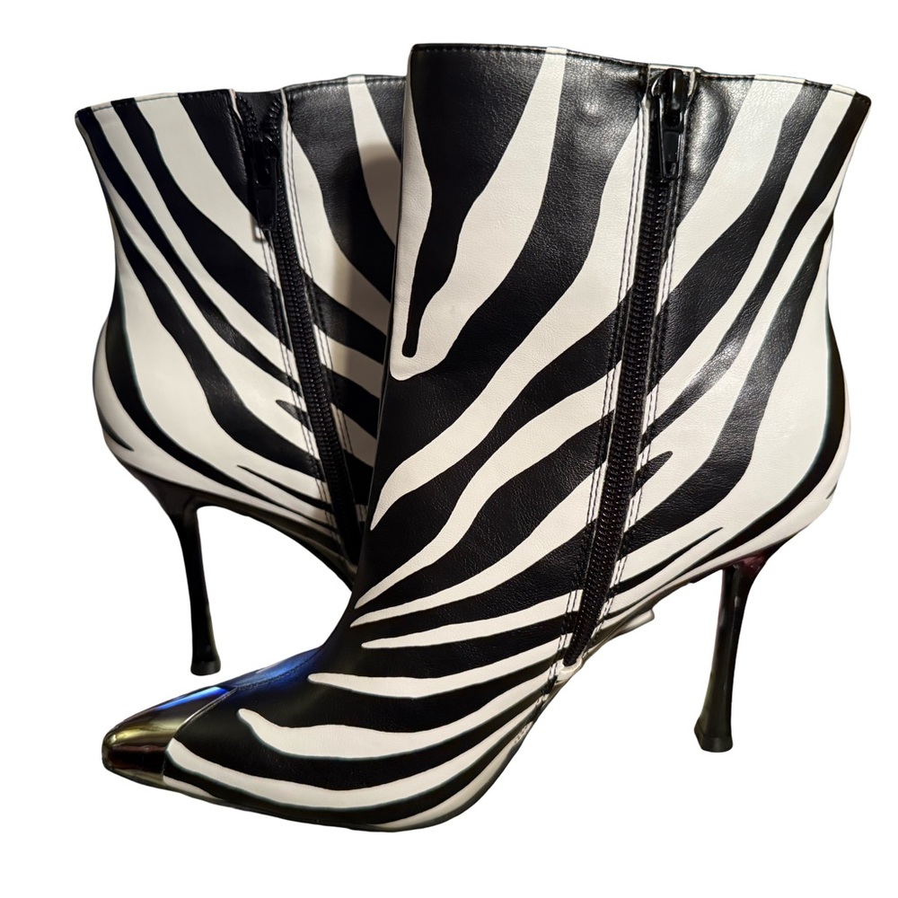 INC International Concepts NWT Stunning Zebra Print Heeled Grunge Boots SH260 - Picture 3 of 10